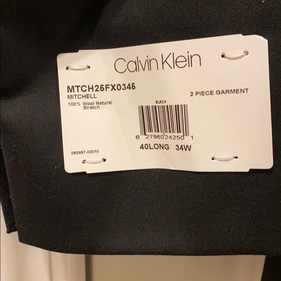 Black Calvin Klein Suit 2 pc w/ pants, 40L 34W